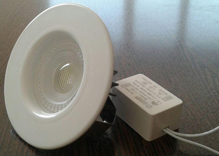 چراغ توکار منور 3 وات سي او بي آي پي 52 - IP52 با لنز کلوين 6500 چراغ توکار منور 3 وات سي او بي آي پي 52 - IP52 با لنز کلوين 6500